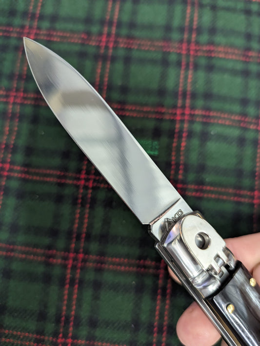 AKC ITALY BUFFALO HORN AUTOMATIC LEVERLOCK 2