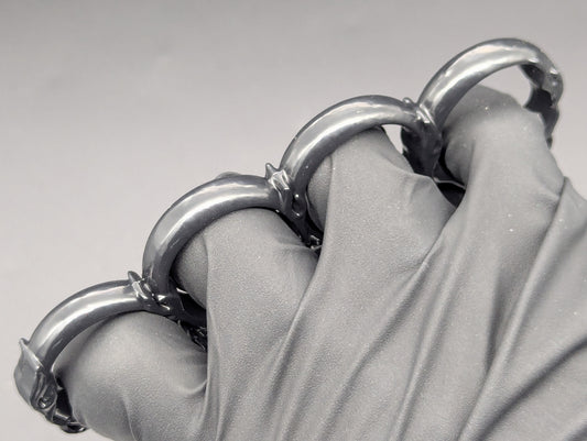 CHAINED SKULLS BLACK KNUCKLE DUSTER