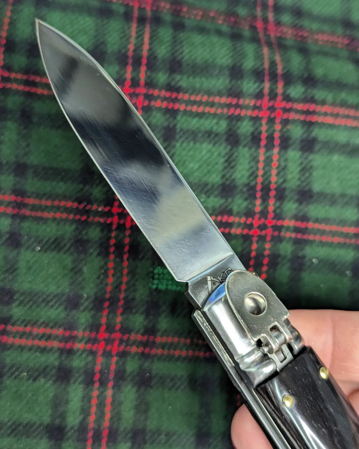 AKC ITALY BUFFALO HORN AUTOMATIC LEVERLOCK 1