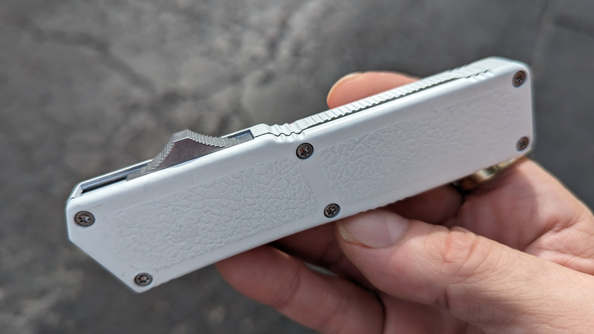 TAIWAN LIGHTNING OTF PLAIN EDGE DROP POINT WHITE