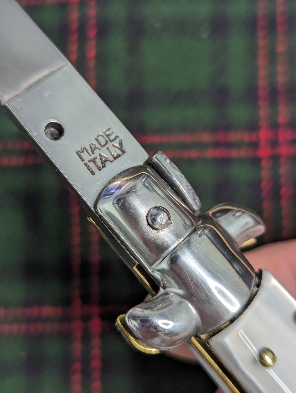 9" OL Imitation White Pearl Flat Grind Italian Stiletto