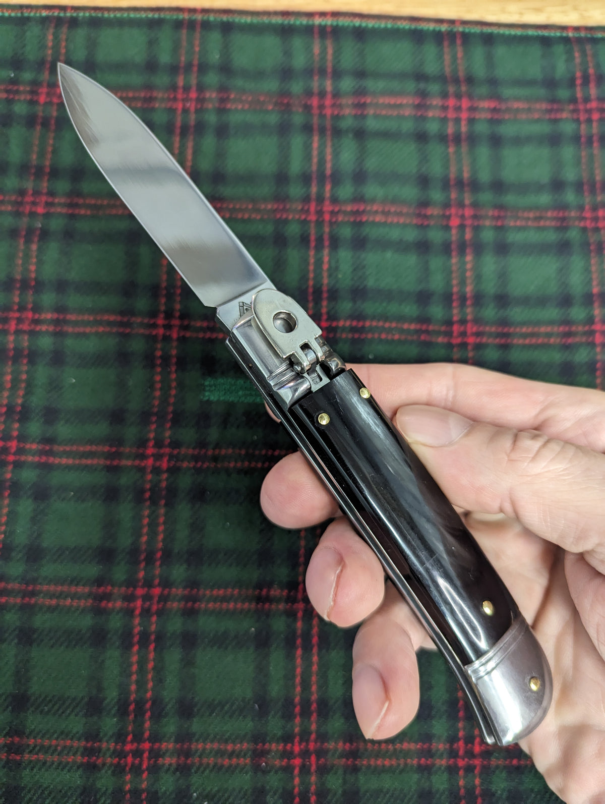AKC ITALY BUFFALO HORN AUTOMATIC LEVERLOCK 2