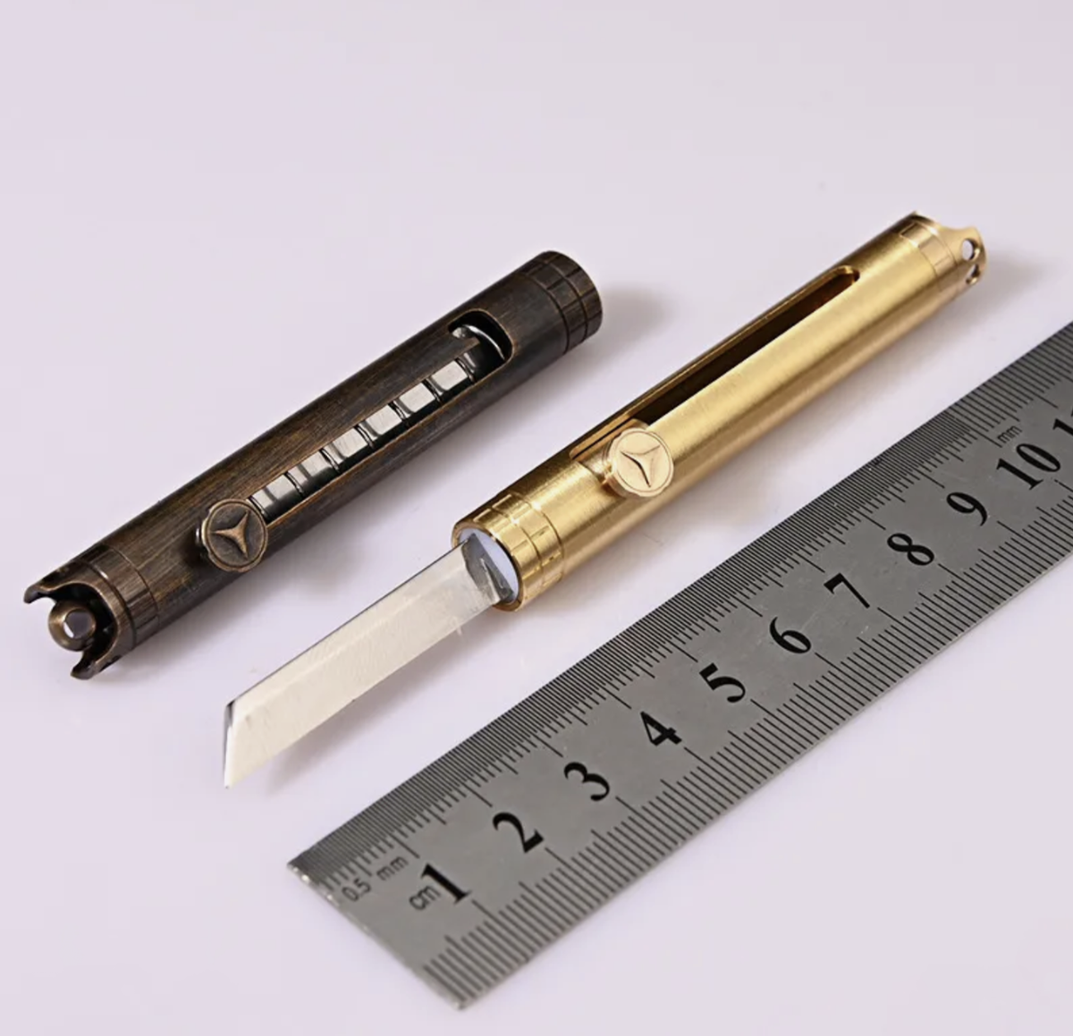 AUTO RETRACTING UTILITY POCKET RAZOR ANTIQUED BRASS