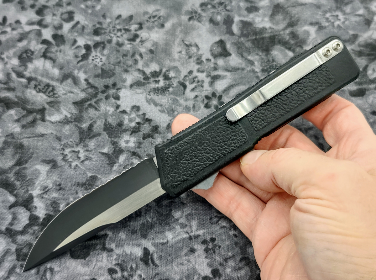 Lightning OTF Knife Black Part Serr. 2-Tone Drop Point