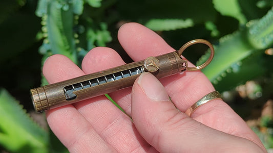 AUTO RETRACTING UTILITY POCKET RAZOR ANTIQUED BRASS