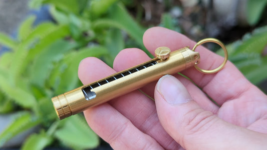 AUTO RETRACTING UTILITY POCKET RAZOR POLISHED BRASS