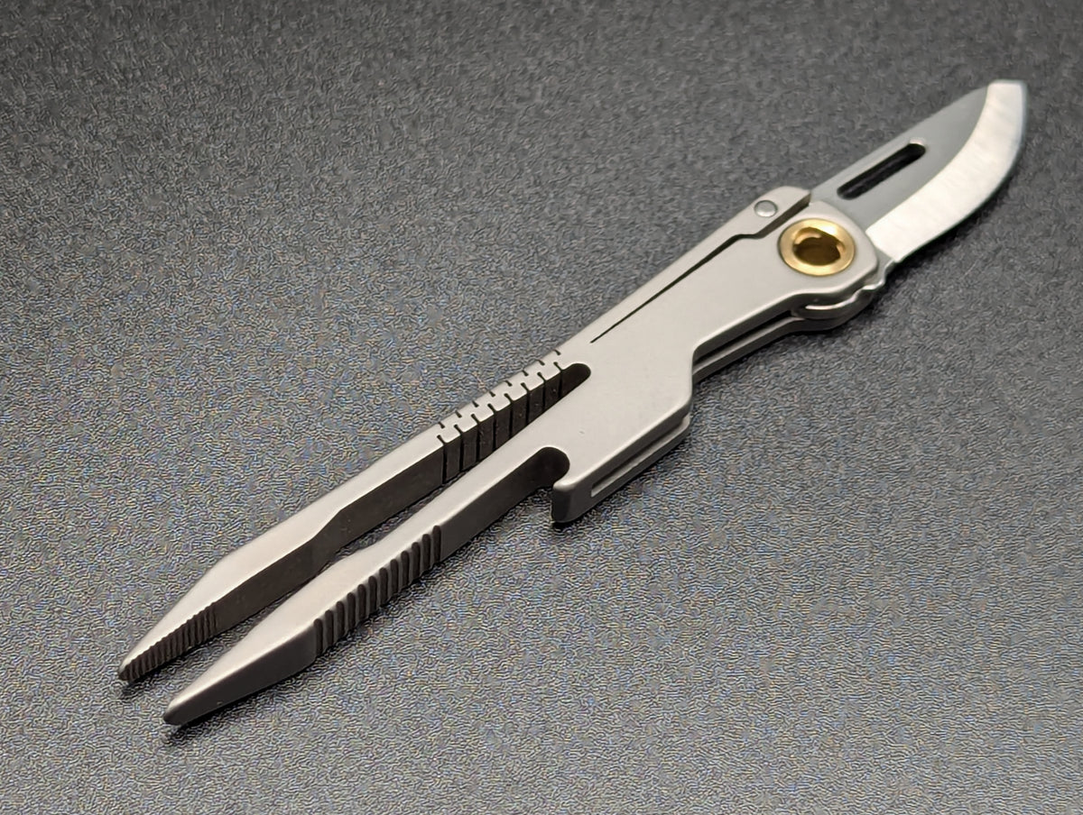TITANIUM TWEEZER MULTI TOOL w/ 1" D2 BLADE
