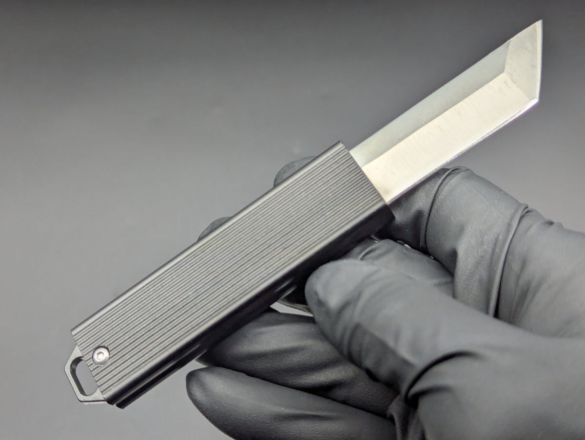BLACK D2 MINI GRAVITY KNIFE KEYRING TANTO
