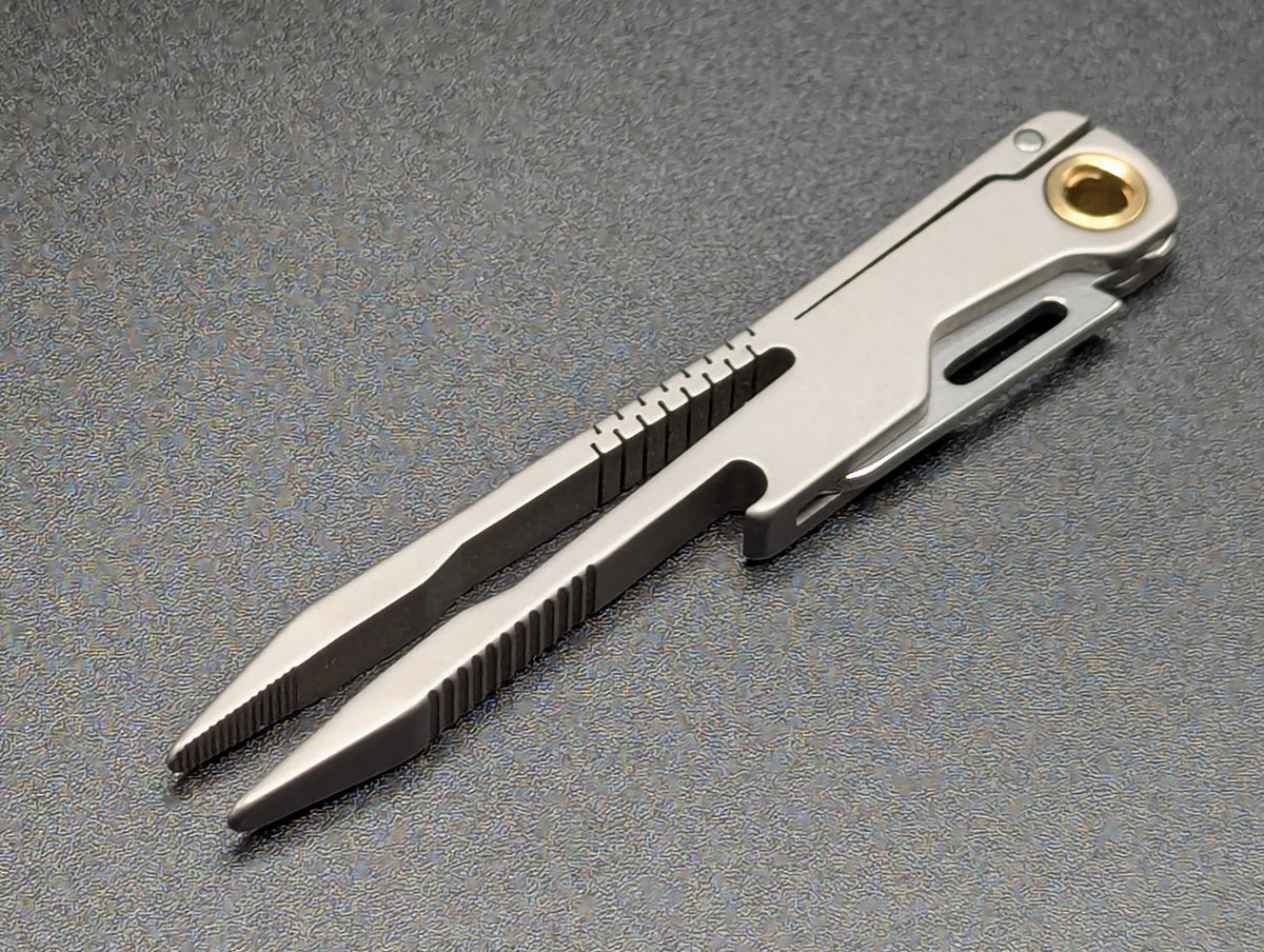 TITANIUM TWEEZER MULTI TOOL w/ 1" D2 BLADE