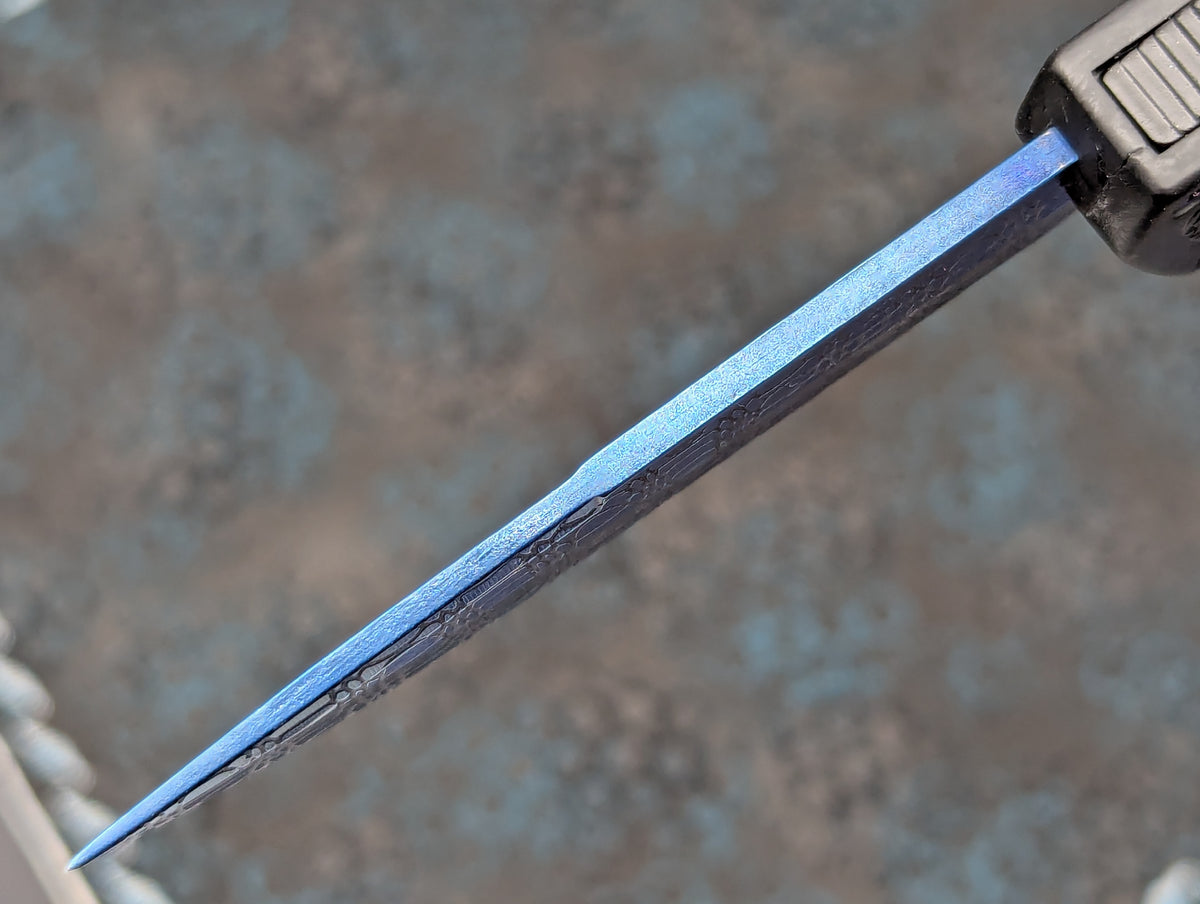 LIGHTNING 2.0 D/A OTF KNIFE BLUE FAUX DAMASCUS