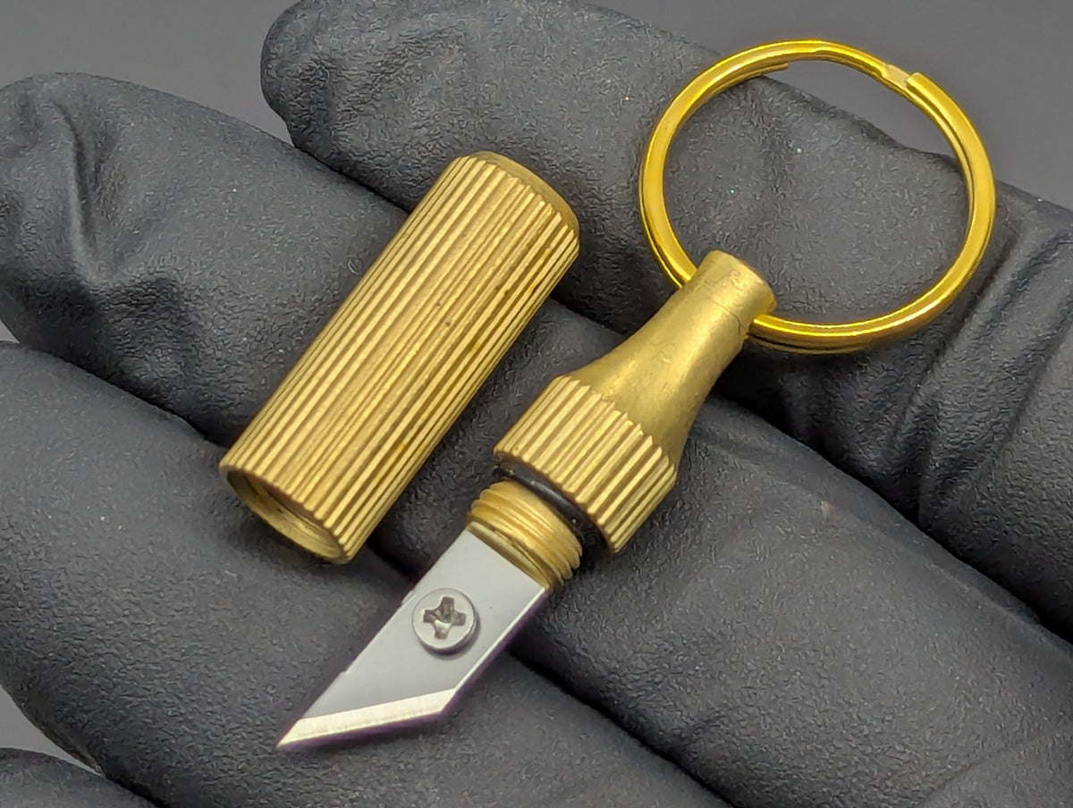 MINI BRASS CAPSULE RAZOR KEYRING