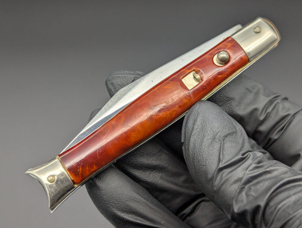 RED SWIRL SHUR-SNAP COLONIAL USA FISHTAIL SWITCHBLADE
