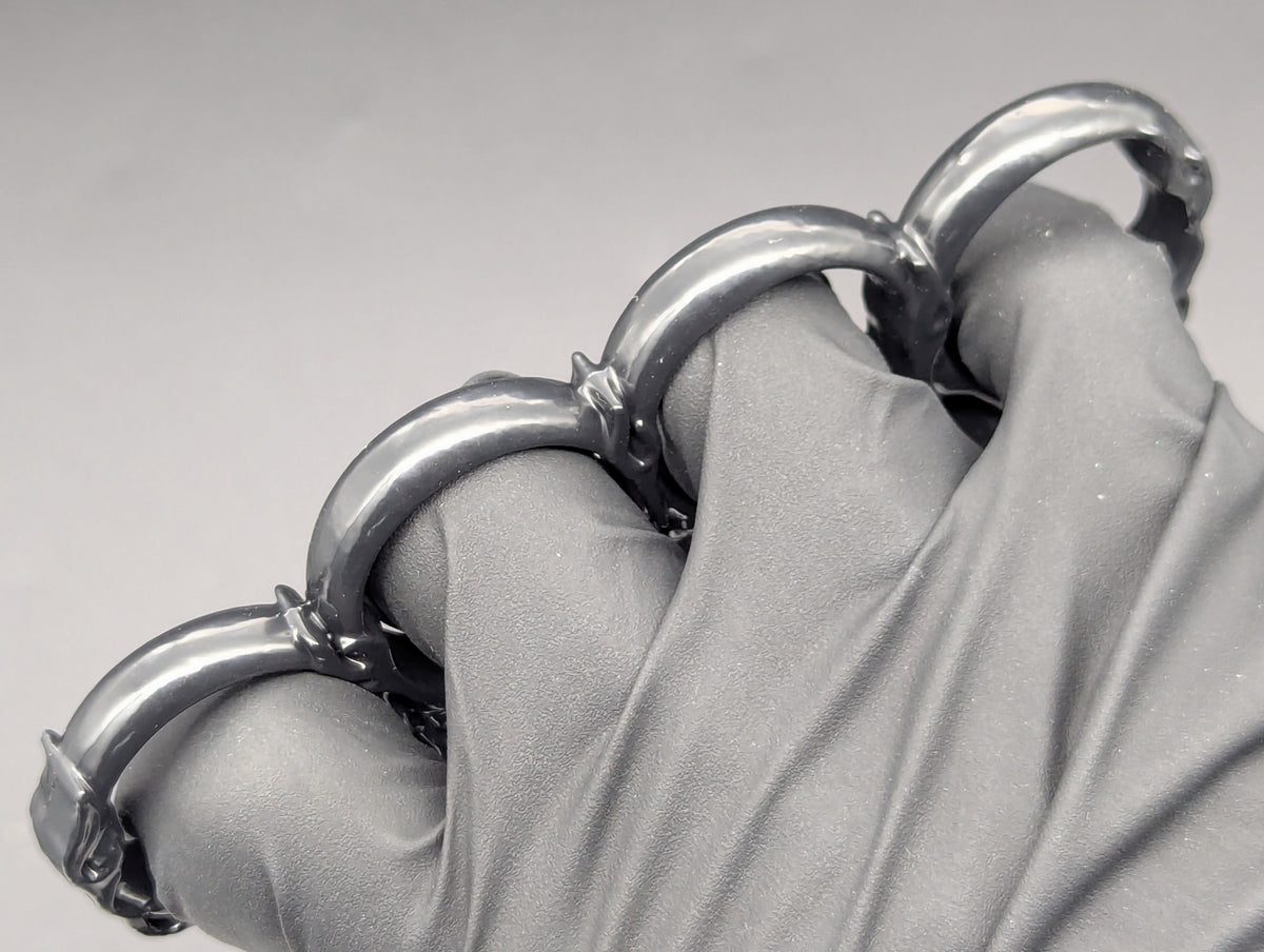 CHAINED SKULLS BLACK KNUCKLE DUSTER