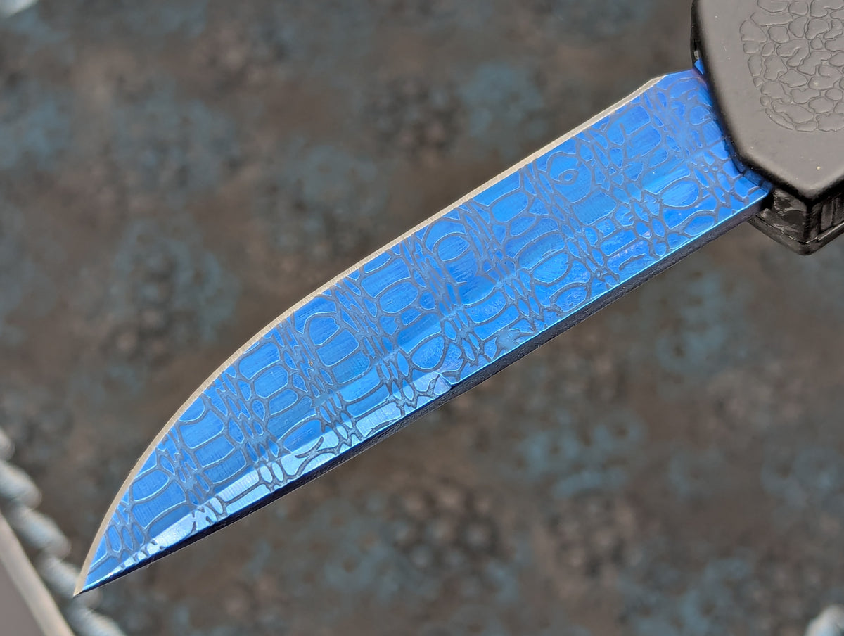 LIGHTNING 2.0 D/A OTF KNIFE BLUE FAUX DAMASCUS