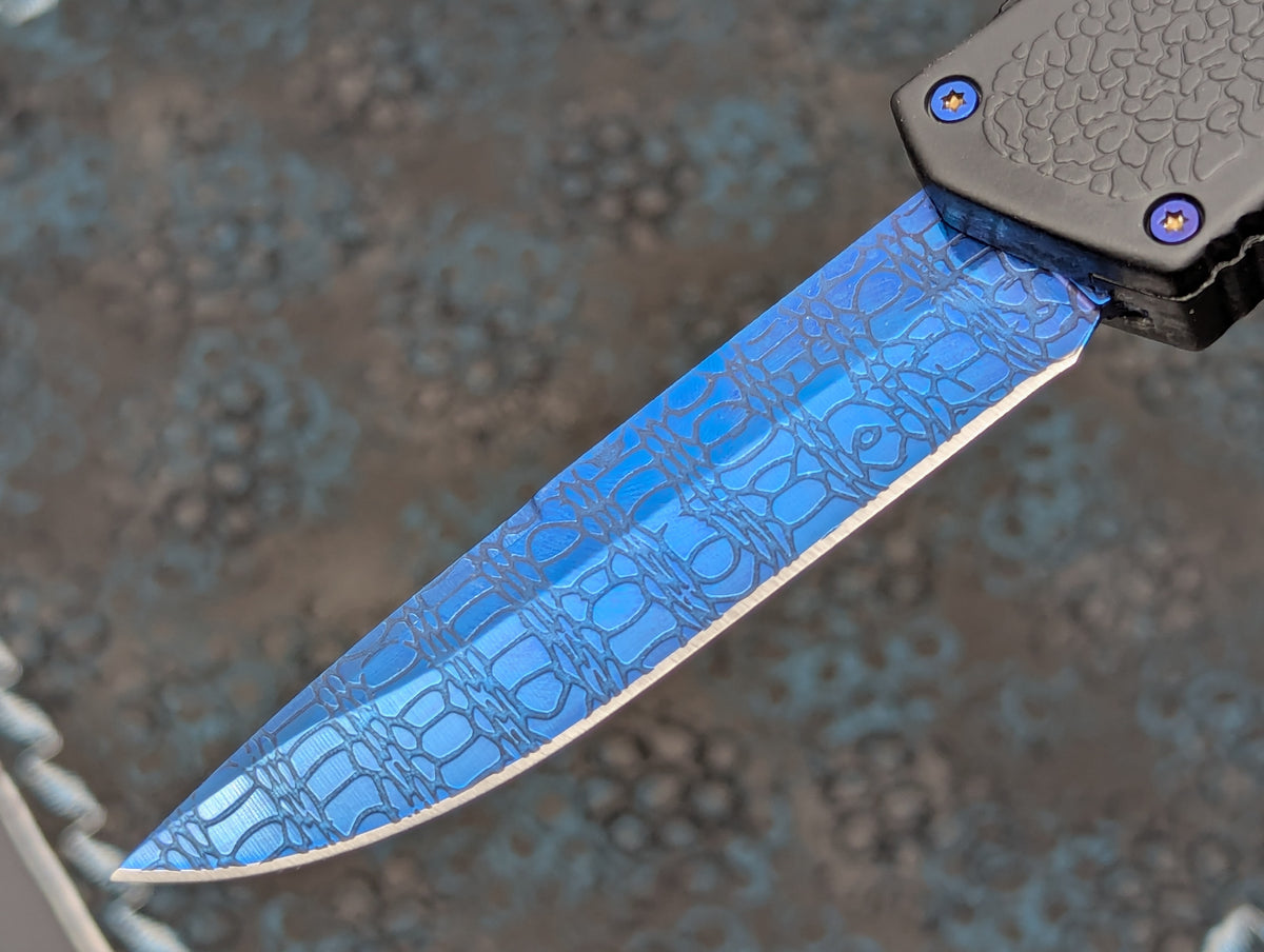 LIGHTNING 2.0 D/A OTF KNIFE BLUE FAUX DAMASCUS