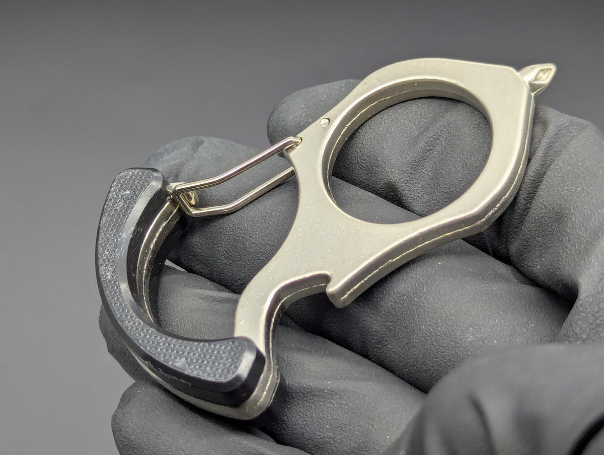 BK G-10 STAINLESS CARABINER SFK GLASS BREAKER KEYRING