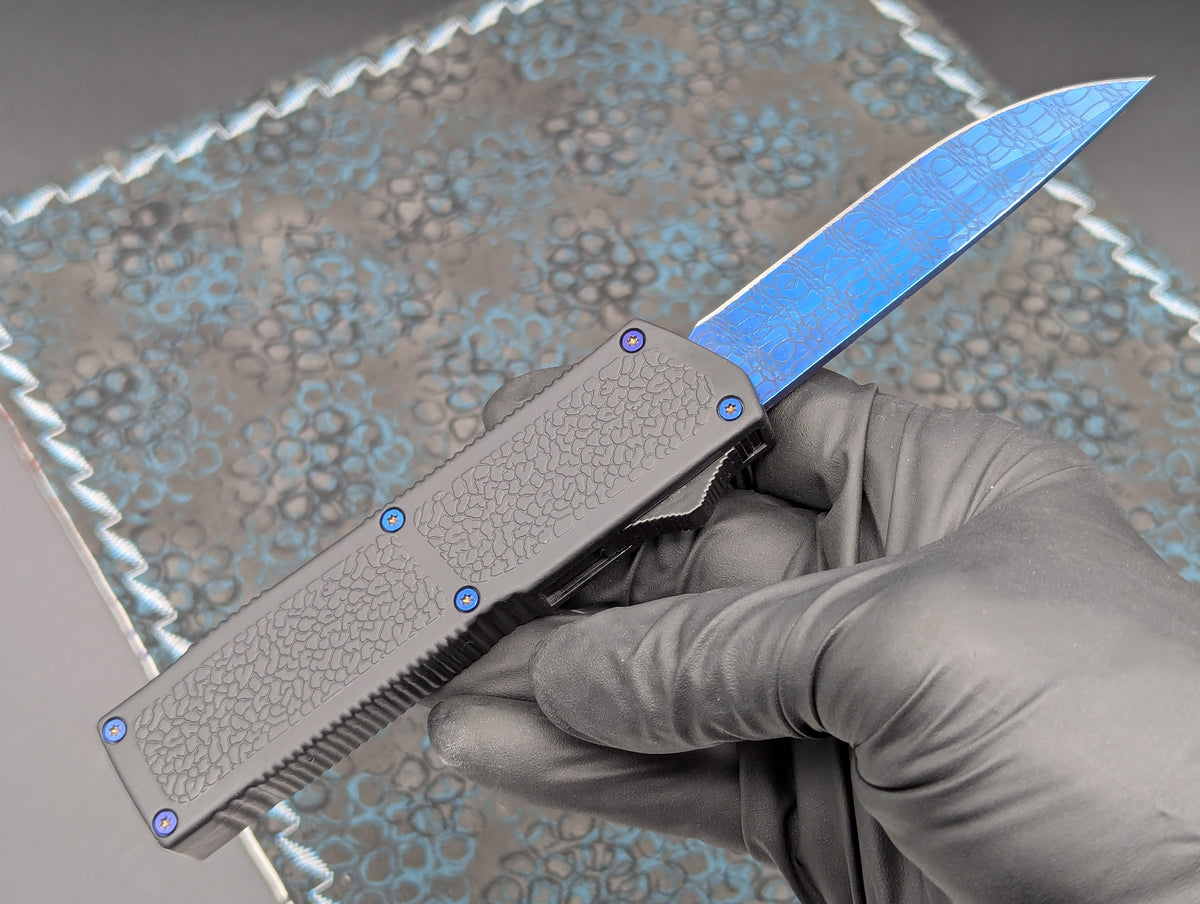 LIGHTNING 2.0 D/A OTF KNIFE BLUE FAUX DAMASCUS