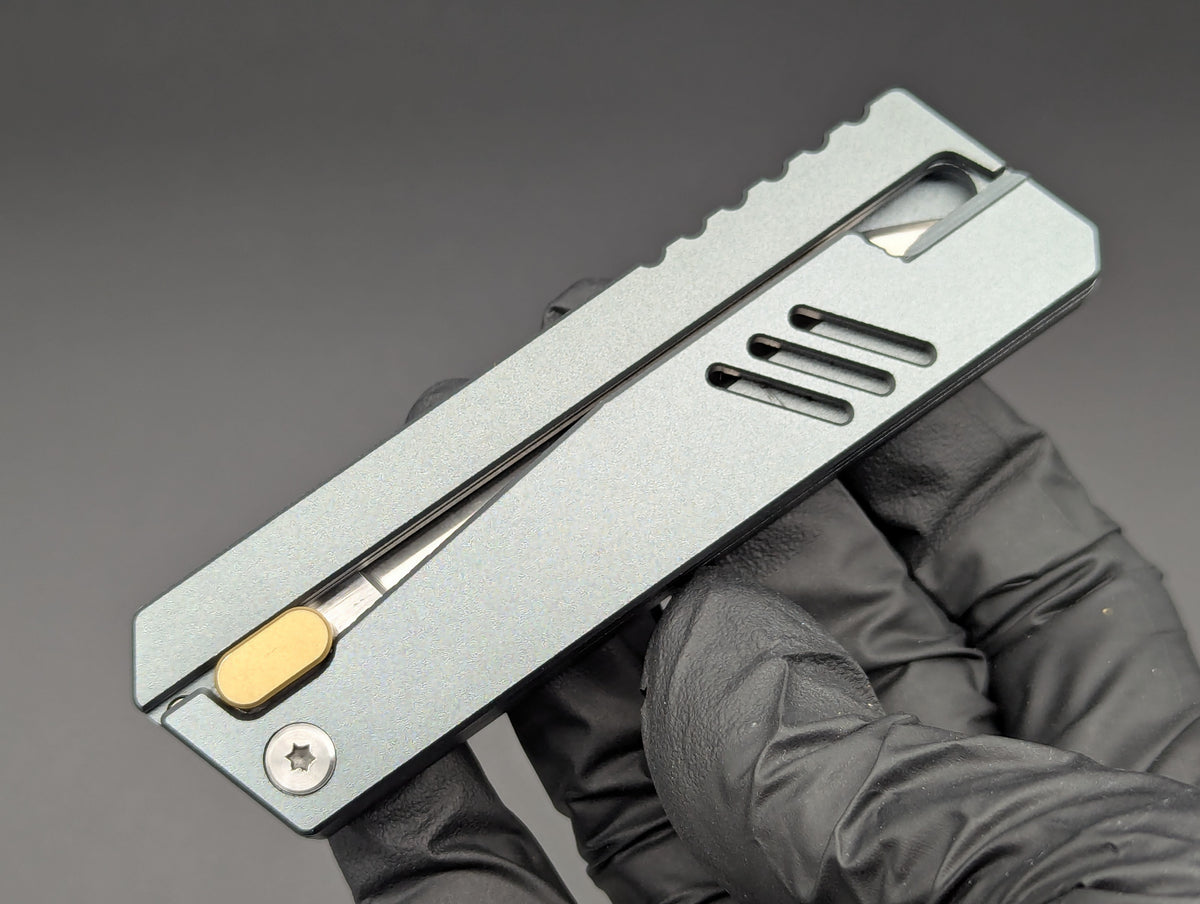 12 PC GREY MEDIUM SIZED GRAVITY KNIVES