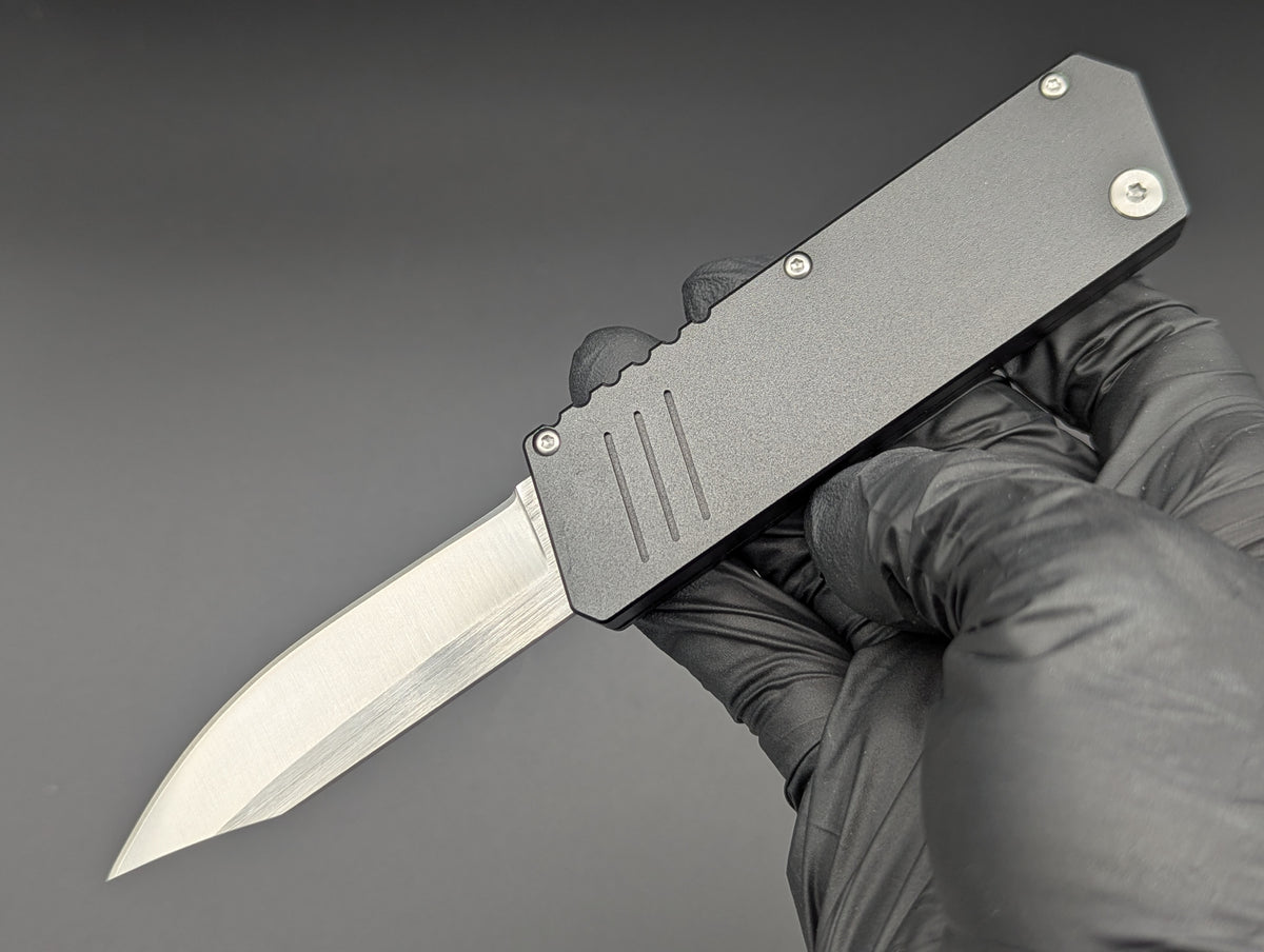 12 PC BLACK MEDIUM SIZED GRAVITY KNIVES