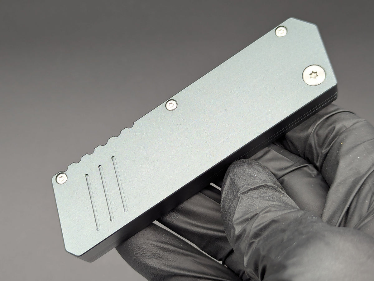 12 PC GREY MEDIUM SIZED GRAVITY KNIVES