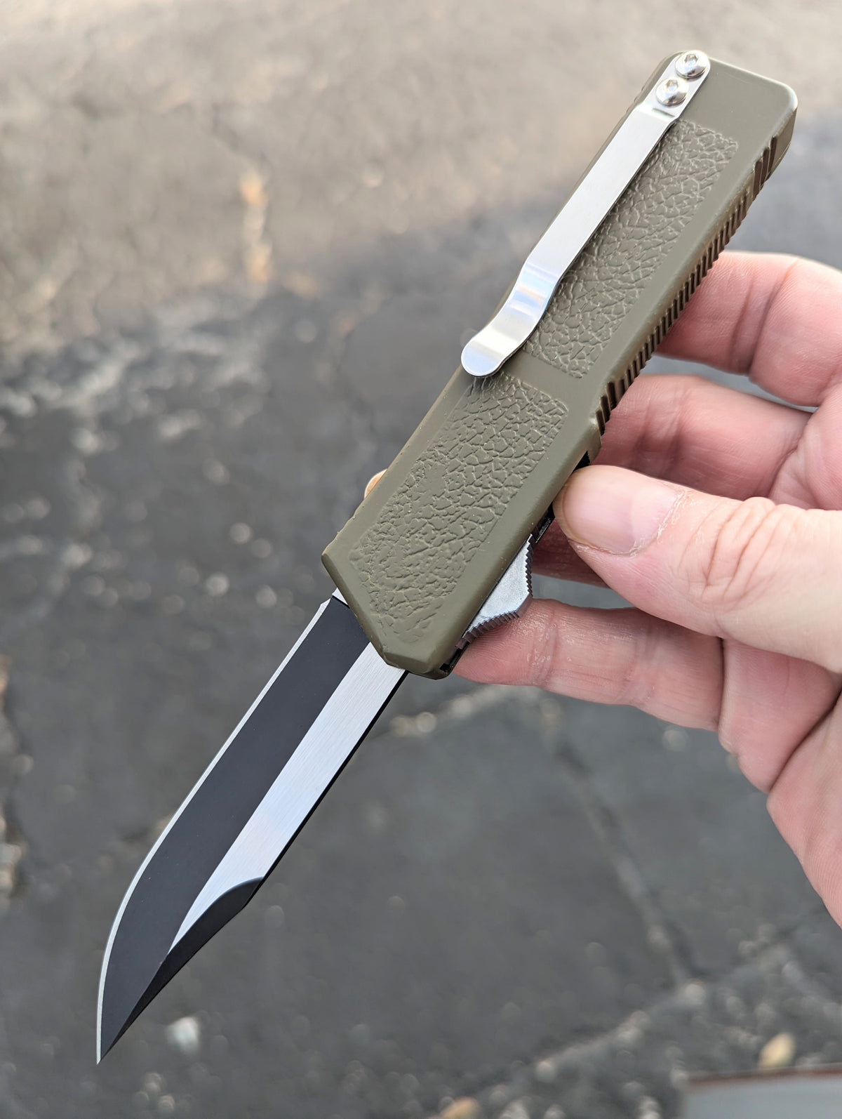 Olive Drab Lightning OTF Knife 2-Tone Clip Point