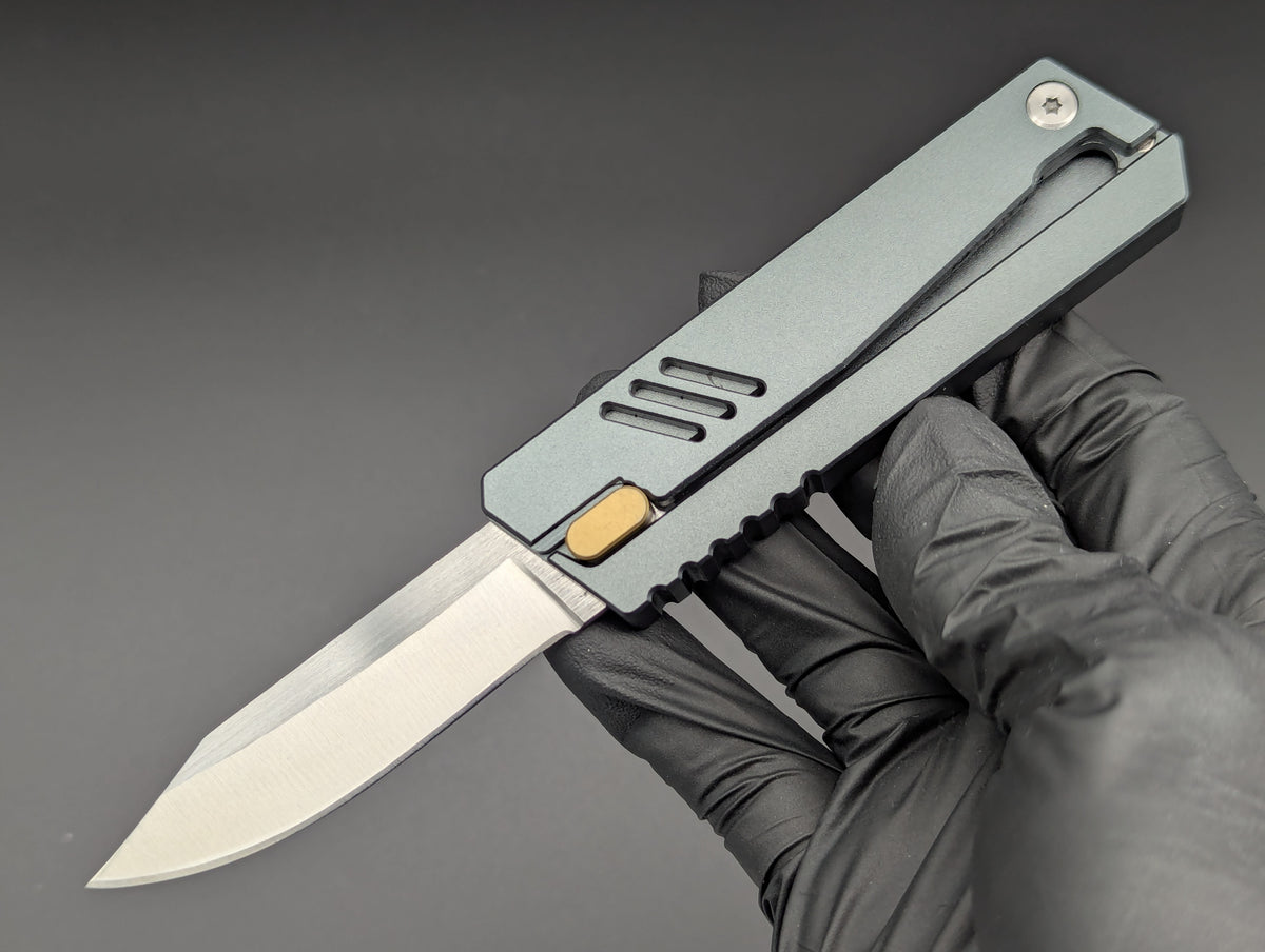12 PC GREY MEDIUM SIZED GRAVITY KNIVES