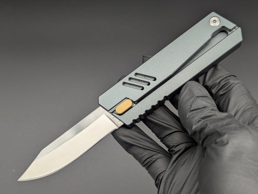 12 PC GREY MEDIUM SIZED GRAVITY KNIVES