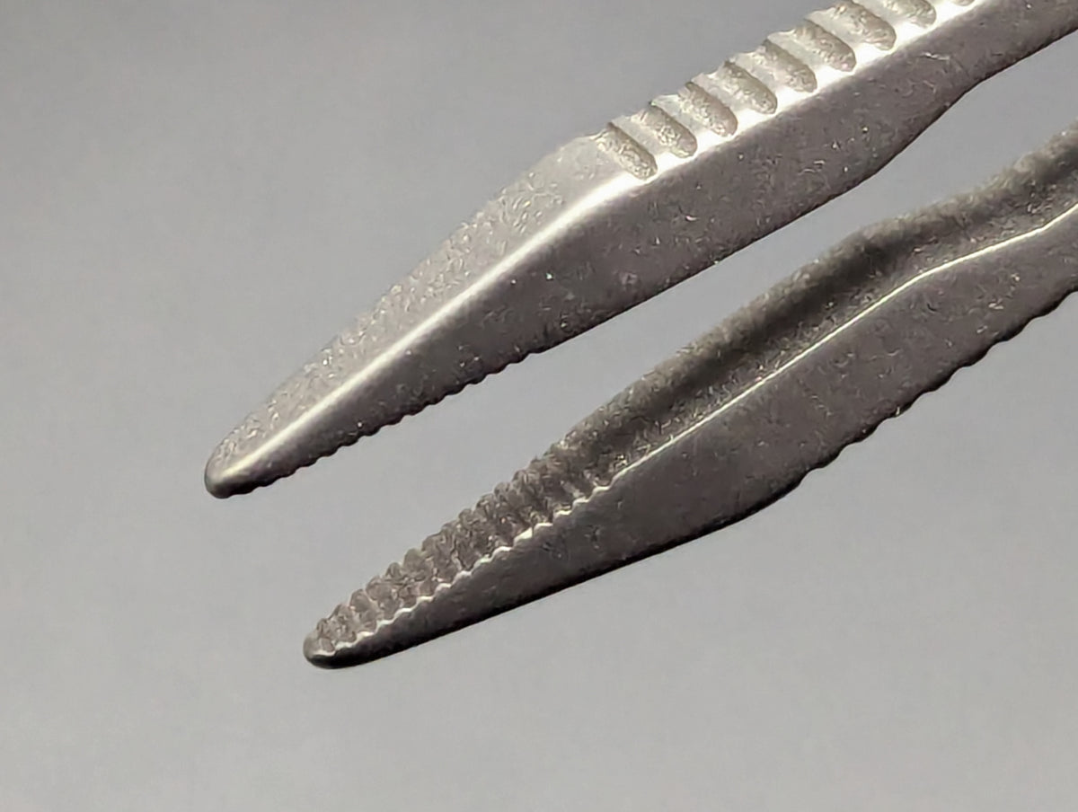 TITANIUM TWEEZER MULTI TOOL w/ 1" D2 BLADE