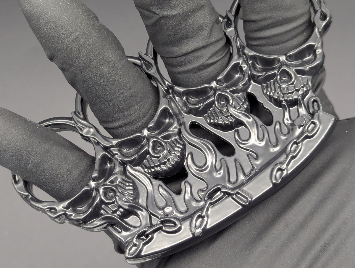 CHAINED SKULLS BLACK KNUCKLE DUSTER