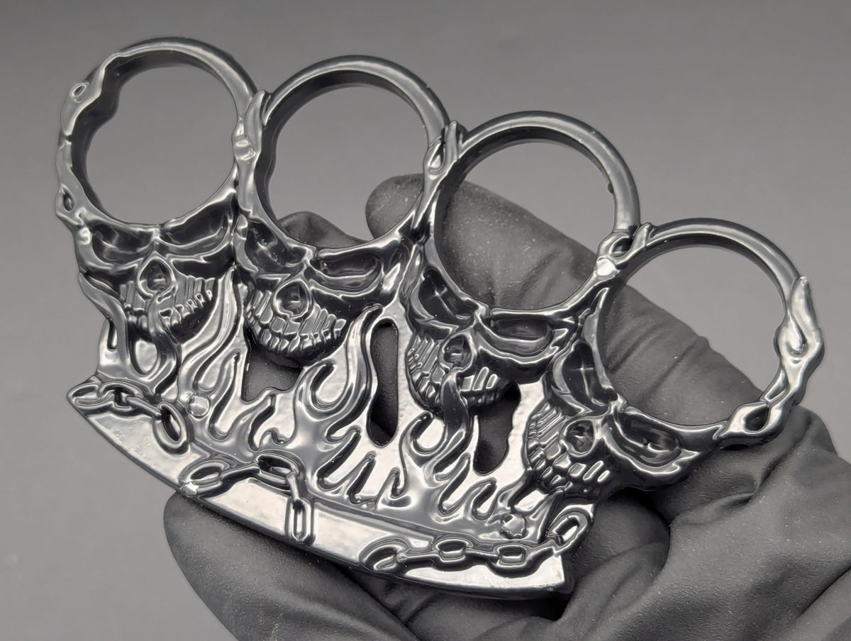 CHAINED SKULLS BLACK KNUCKLE DUSTER