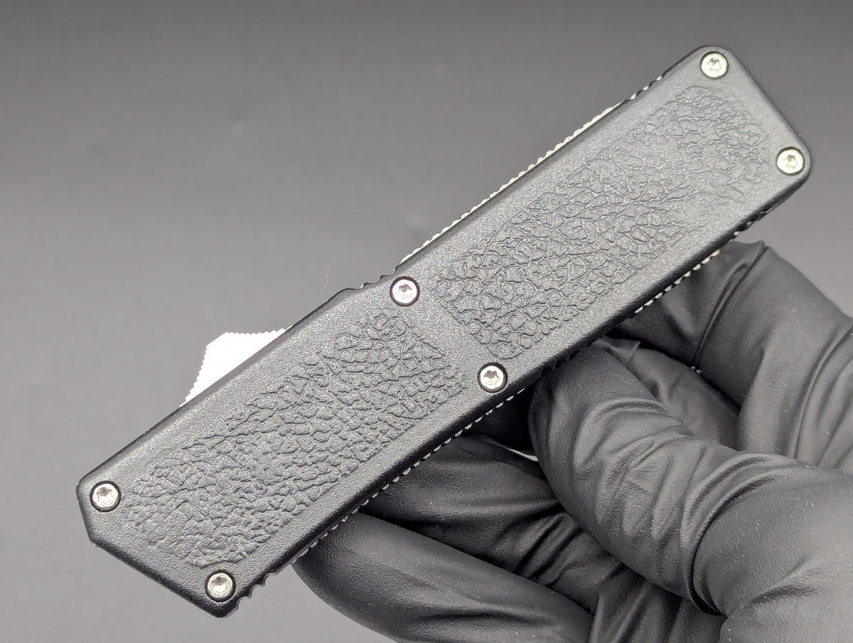 Black Stainless D/E Part Serr. Lightning OTF Knife